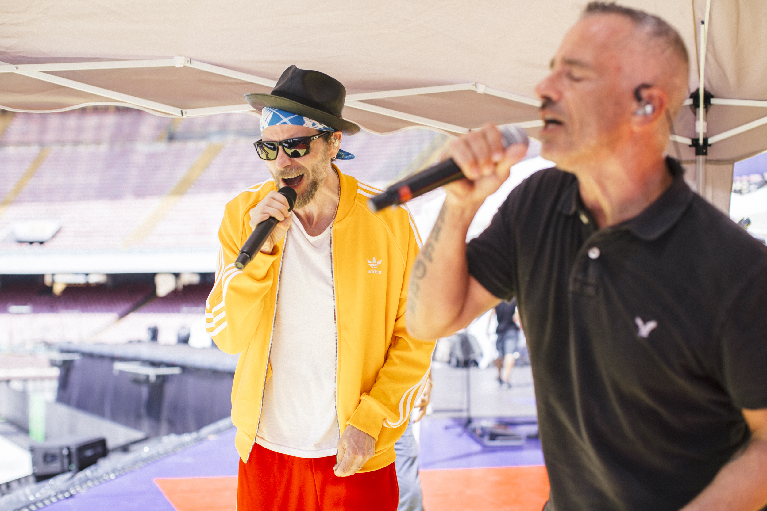 Jovanotti ed Eros Ramazzotti durante le prove dell'omaggio a Pino Daniele ph Ufficio stampa Goigest