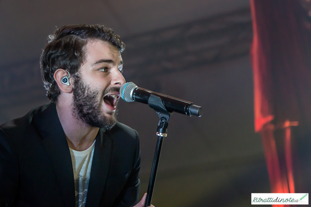 Lorenzo Fragola live (un momento del concerto di Napoli) Ph Luigi Maffettone