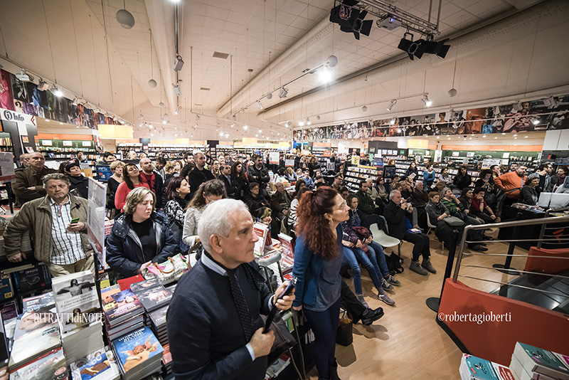 Eugenio Bennato presenta "Canzoni di contrabbando" ph Roberta Gioberti